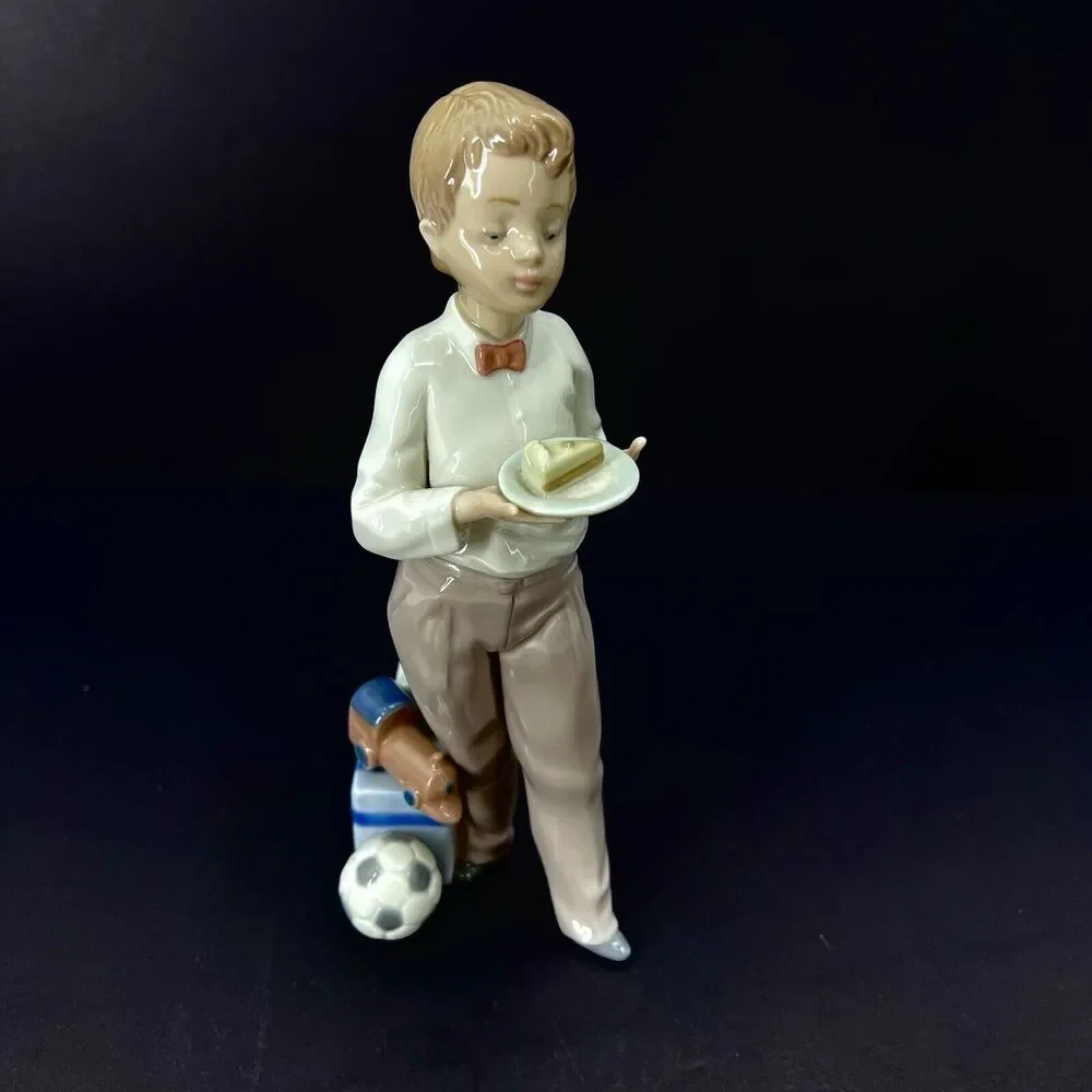 LLADRO 5877 & 5429 Guest Of Honor Boy & Girl Happy Birthday Cake Figurine Pair - Picture 2 of 13